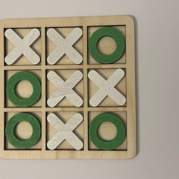 Wooden Tic Tac Tow Puzzle Game-Classic XO Strategy Board Game. Green and White. - Picture 2 of 4